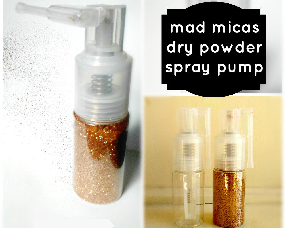 dyr Syge person hold Dry Glitter/Mica Spray Pump – Mad Micas
